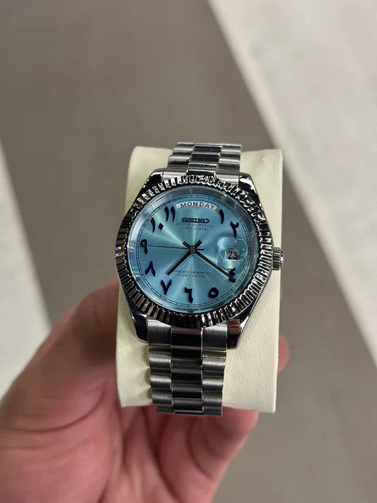 Esfera árabe azul Tiffany, día y fecha